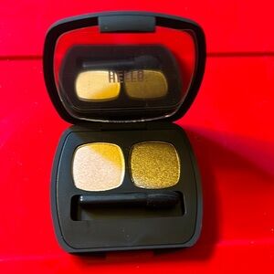 Bare Minerals  eyeshadow duo
THE MAGIC TOUCH new in bubble sleeve